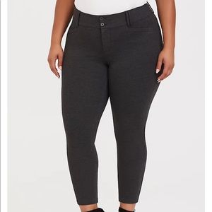 TORRID Cropped Ankle Skinny Studio Ponte Pants NWOT